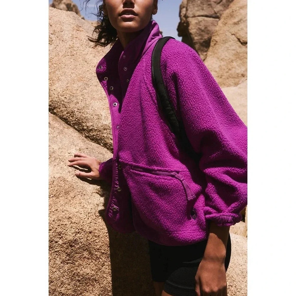 New Free People Hit The Slopes Fleece Jacket in Purple Bomber FP Movement - Picture 5 of 13